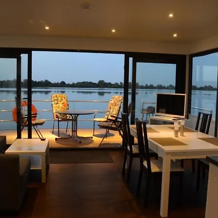 Botel Hausboot Key West *